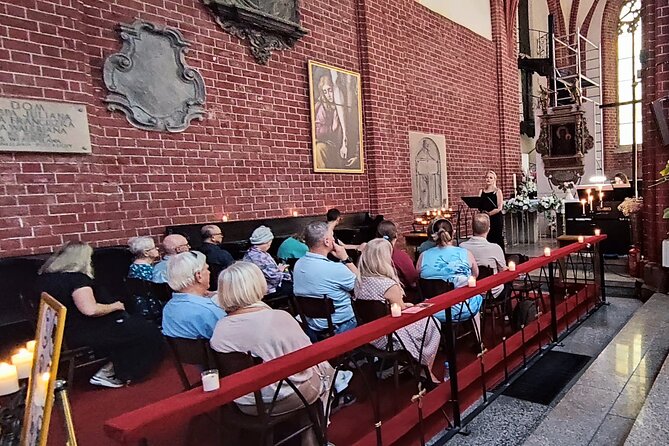 Private Candlelight concerts with classical music in Wroclaw - Pairing the concert with Wroclaw at night