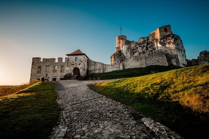Private Guided Tour to Trail of the Eagles Nests from Krakow - Ogrodzieniec’s dramatic ruined walls