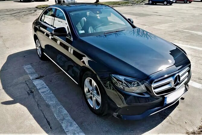 Private Round-Trip Transfer: Warsaw Chopin Airport (WAW) - Key points to know before booking