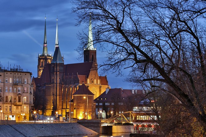 Private "Top Attractions Of Wroclaw" Tour - Crossing toward Sand Island