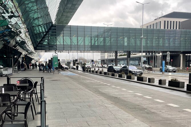 Private Transfer from/to Krakow Airport - What the vehicle extras are worth