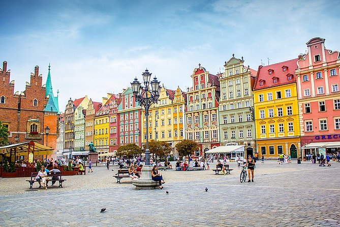 Private Transfer from Wroclaw (WRO) Airport to Wroclaw city centre - The private vehicle and group-size question