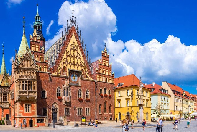 Private Transfer from Wroclaw (WRO) Airport to Wroclaw city centre - Price and value for different types of groups