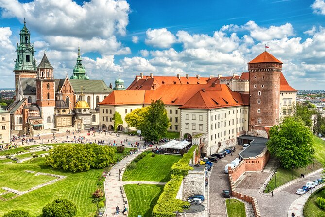 Private Transfer: Krakow Airport to Krakow City Center Vice Versa - The 20 to 30 minute ride into Krakow