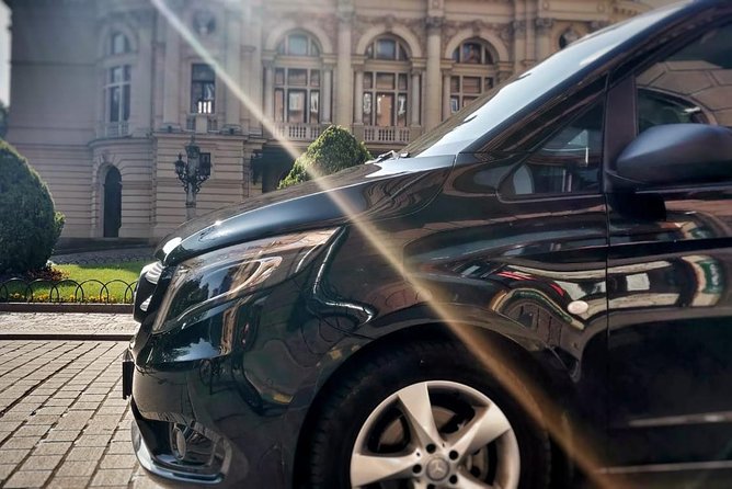Private transfer: Krakow City - Krakow Airport - What the pickup is like at your Krakow address