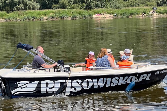 Rental of Motorboat for 5 on Vistula in Warsaw no Licenses Needed - What kind of Warsaw outing is this?