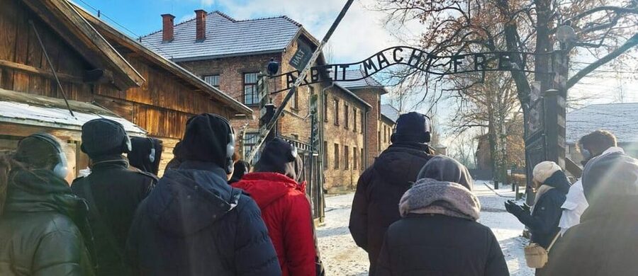 RoundTrip from Krakow to Auschwitz + Entrance Tickets - Pickup in Krakow and the 1.5-hour road journey