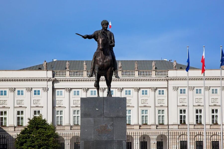 ROYAL & COMMUNIST WARSAW walking tour in English - The Prudential Building and the move to modern Warsaw