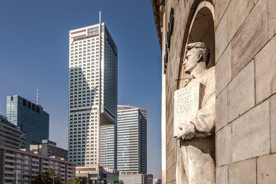 Secrets of Warsaw 4-hour Bike Tour - Otwarty Jazdów and the Finnish cottages