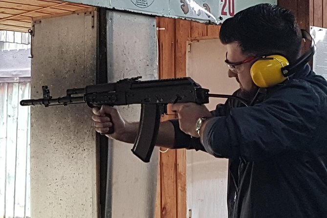 Shooting Krakow+REAL GUN+priv round trip transfer from your hotel - Arrival at the range and your first instructions