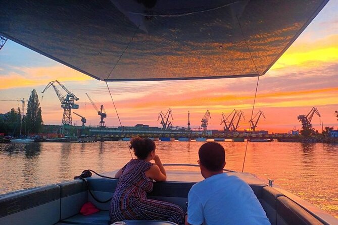 Sightseeing Cruise around the Old Town of Gdansk - Sołdek and Ołowianka Island