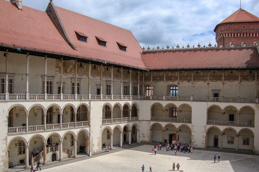 Skip-the-Line Wawel Castle Chambers Private Tour - The private guide makes the difference