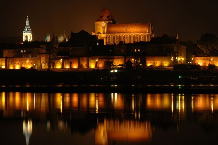 Small-Group Tour from Warsaw to Torun with Lunch - What the small group changes