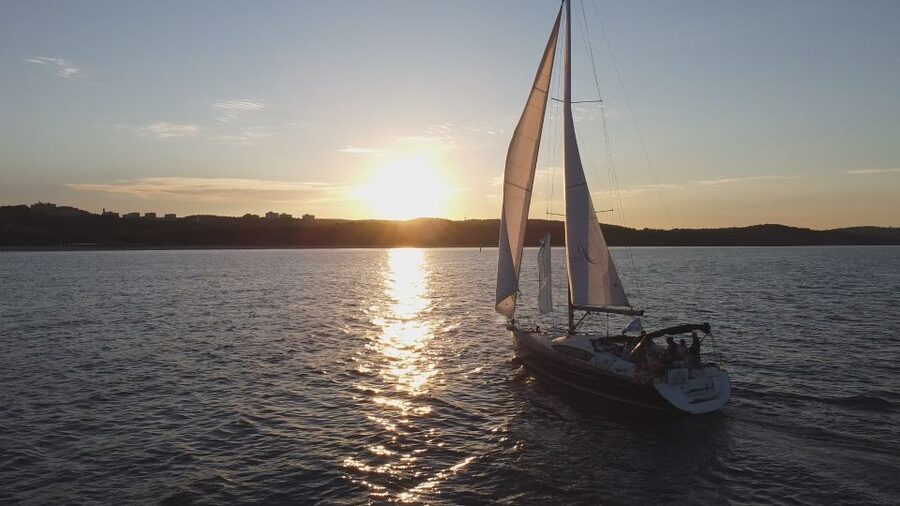 Sopot: Sunset Yacht Cruise with Welcome Drink - Setting sail from the end of Sopot Pier