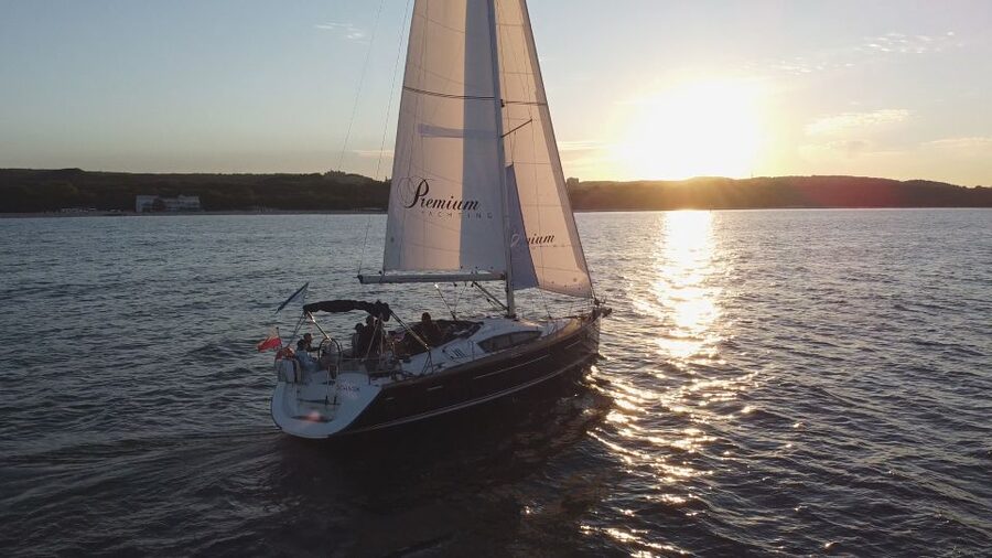 Sopot: Sunset Yacht Cruise with Welcome Drink - The skipper is part of the experience
