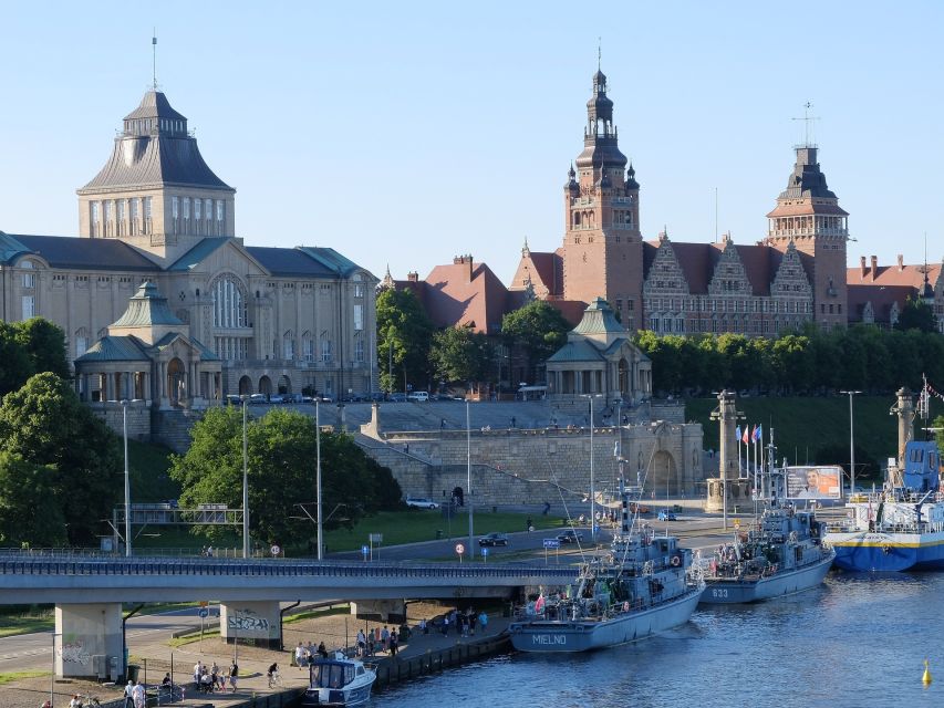 Szczecin: Old Town Highlights Private Walking Tour - Walking the medieval route through the Old Town