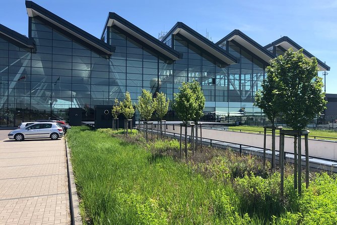 Taxi from Gdańsk airport to city centre ( old town Gdańsk ) - Why the private group format can be good value