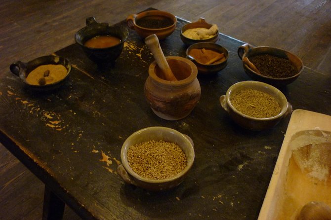 Torun Living Museum of Gingerbread and Old Town Private Walking Tour - Meeting under Copernicus in the Old Market Square