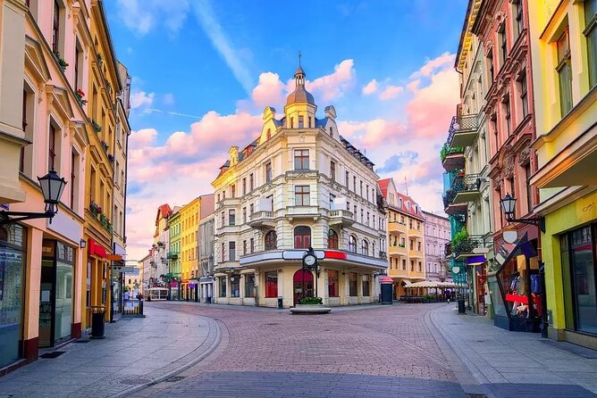 Torun Old Town Highlights Private Walking Tour - Old Town Hall and Toruń’s playful side