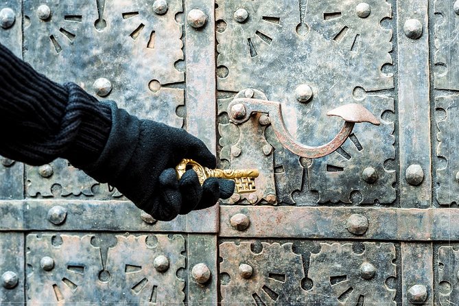 Undercover City Games: Warsaw - Warsaw’s Old Town as the puzzle board