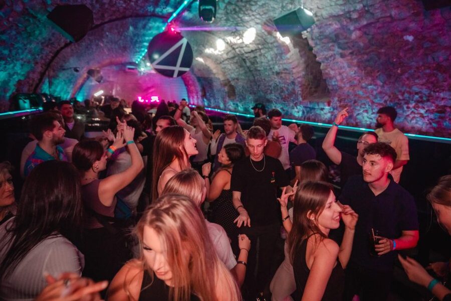 VIP Club Entry and Booth Booking - Who will enjoy this Krakow nightlife package?
