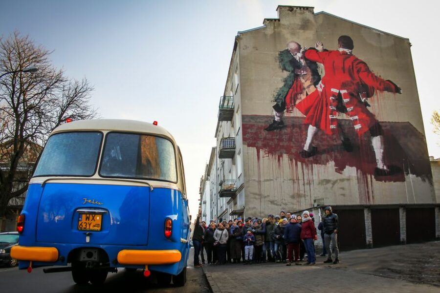 Warsaw: 2.5-Hour Dark Side - Praga District by a Retro Bus - E Wedel and the hot chocolate stop