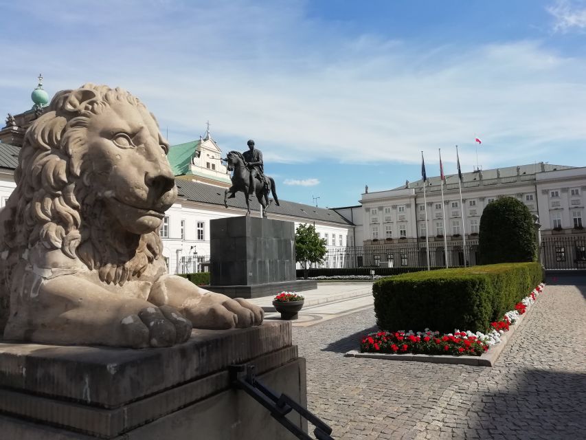 Warsaw: 2-Hour Chopin's Life Walking Tour - Starting in the old city and finding the guide