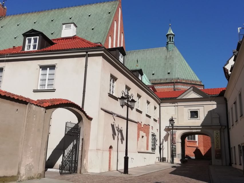 Warsaw: 2-Hour Old Town Walking Tour - St. John’s Cathedral and Warsaw’s wartime story