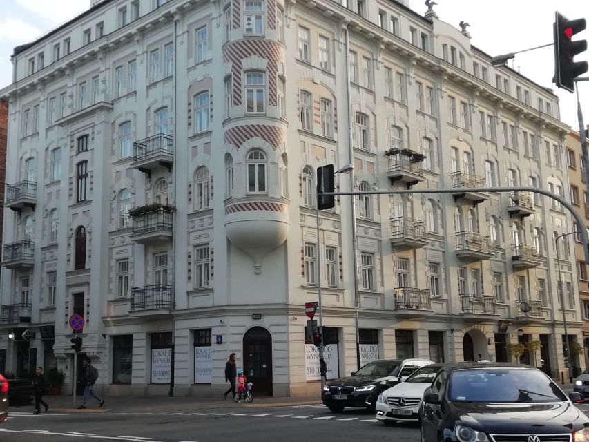 Warsaw: 2-Hour Praga Walking Tour - Walking through The Pianist locations