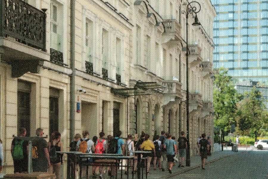 Warsaw: 2-Hour Tour of Daily Life in the Ghetto Warsaw - Guide quality, language, and group size