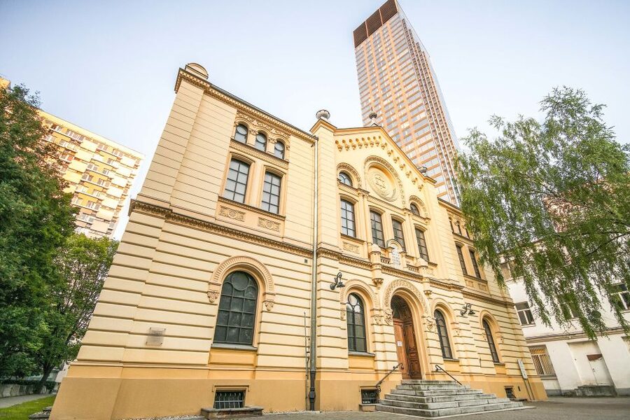 Warsaw: 2-Hour Tour of Daily Life in the Ghetto Warsaw - Chłodna Street and the vanished footbridge