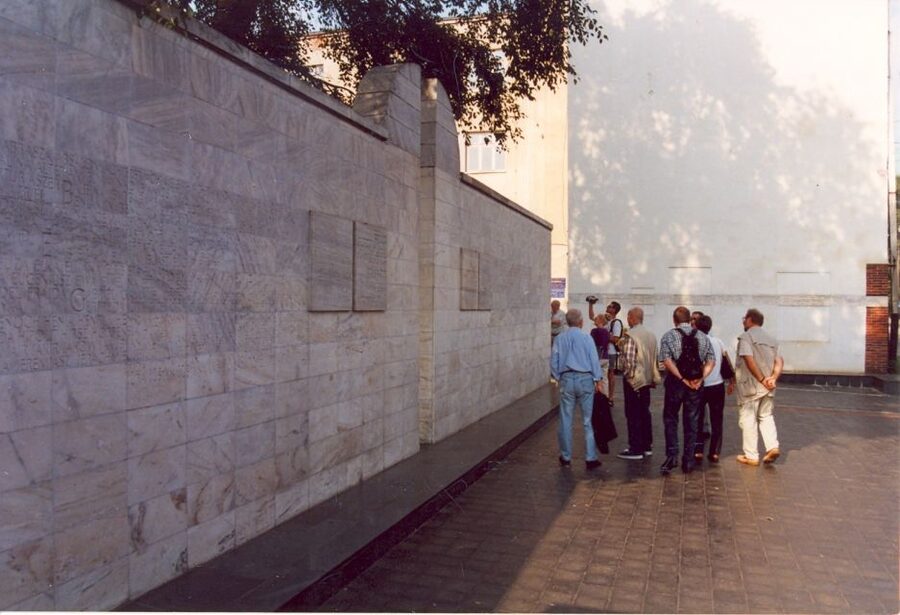 Warsaw: 2-Hour Tour of Daily Life in the Ghetto Warsaw - Mila 18 and the 1943 uprising