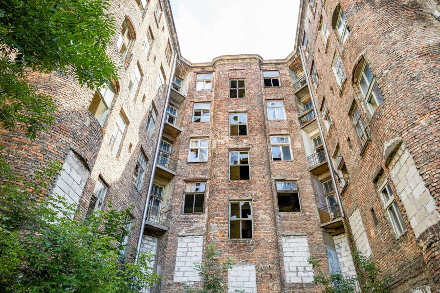 Warsaw: 2-Hour Tour of Daily Life in the Ghetto Warsaw - Umschlagplatz and the cost of deportation