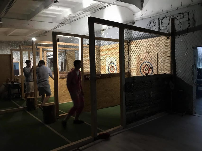 Warsaw: Axe Throwing Experience - How the three-round match works