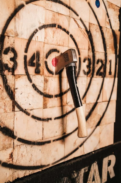 Warsaw: Axe Throwing Experience - A one-hour plan for friends and colleagues