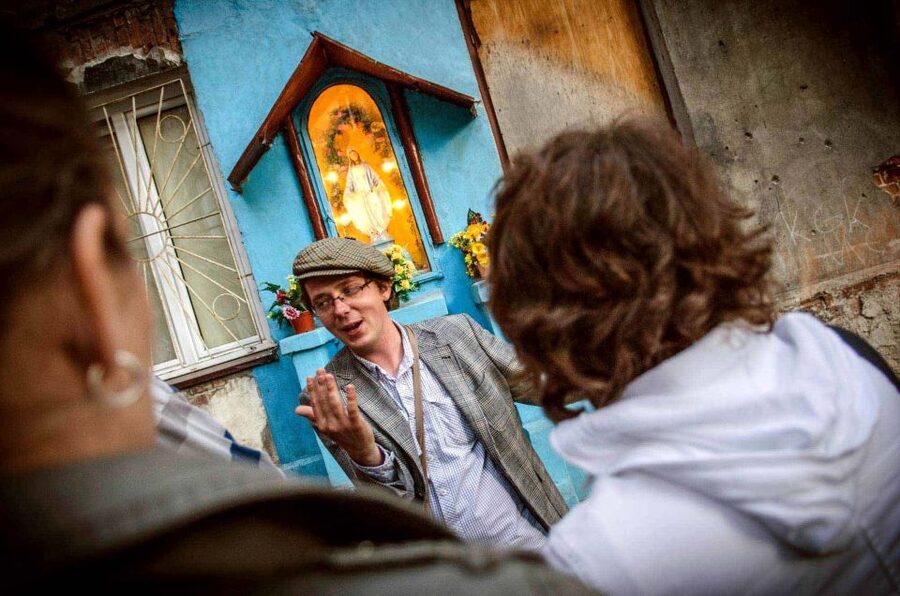 Warsaw: Behind the Scenes City Tour with Hotel Pickup - Comfort, clothing, and access