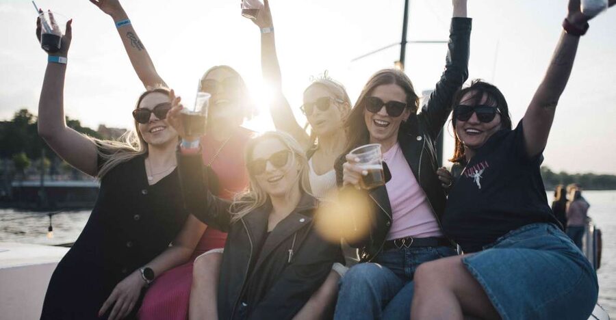 Warsaw: Boat Party with Unlimited Drinks &VIP Club Entrance - A party cruise on Warsaw’s Vistula River