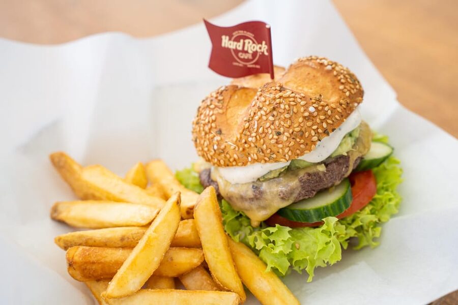 Warsaw: Breakfast at Hard Rock Cafe - How the location fits a Warsaw morning