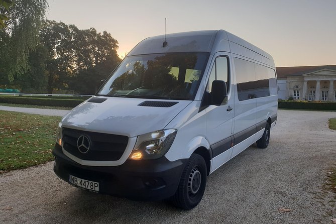 Warsaw Chopin Airport private transfer 5 to 8 passengers - What the 30-minute ride really means