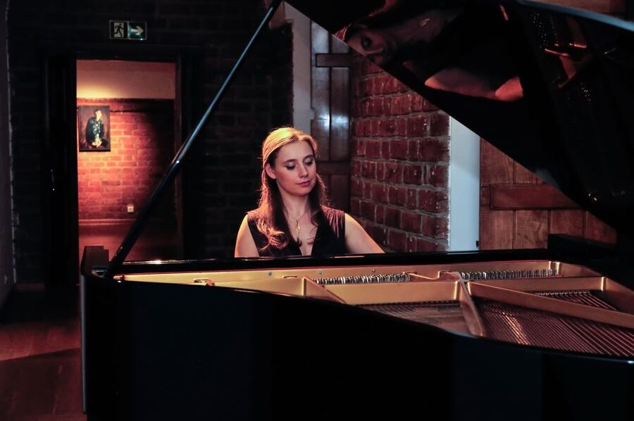 Warsaw: Chopin Concert in the Old Town - Different pianists give the hour a different character