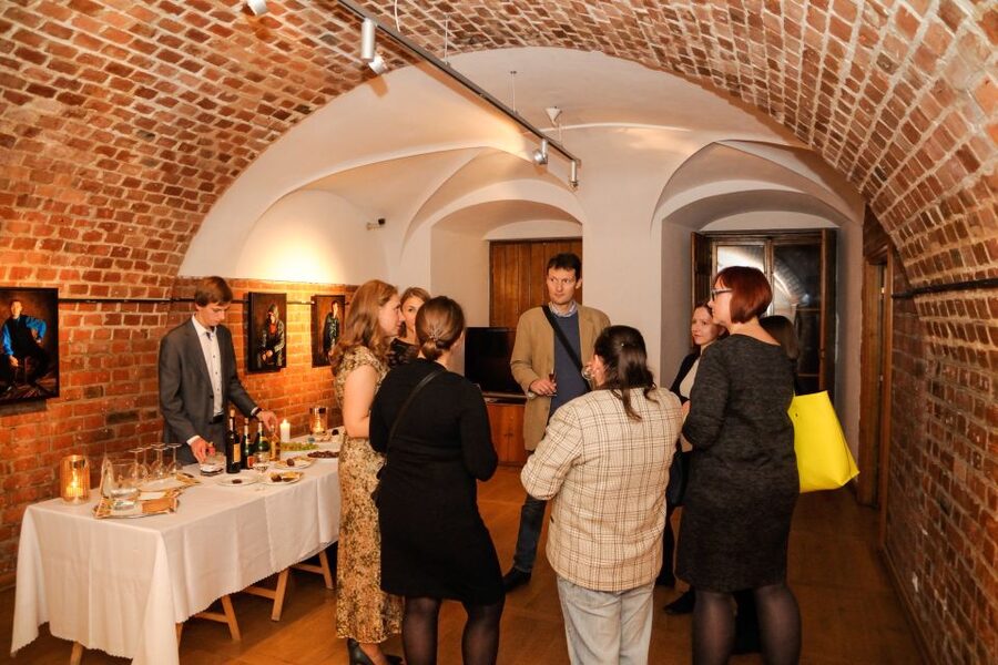 Warsaw: Chopin Concert in the Old Town - Finding the entrance behind St. John’s Cathedral