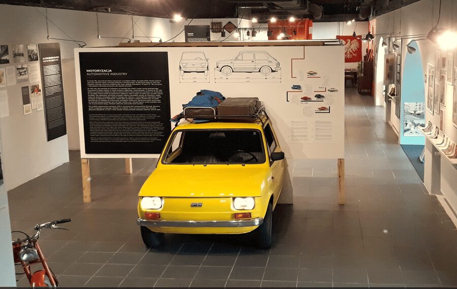 Warsaw: Communism Tour in an Original Socialist Van - The guide makes the difference between a ride and a tour
