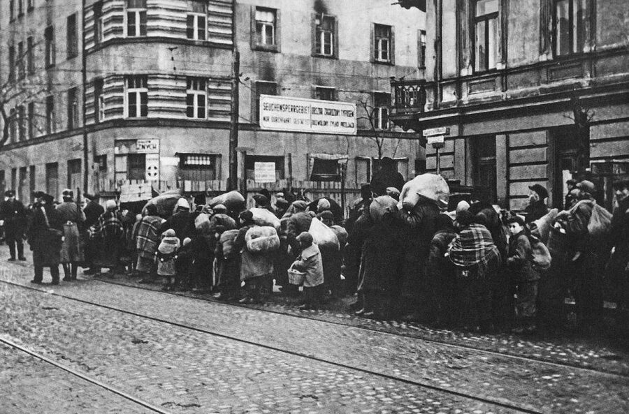 Warsaw Daily Jewish Ghetto Guided Tour with Jewish Cemetery - Starting at the InterContinental Hotel