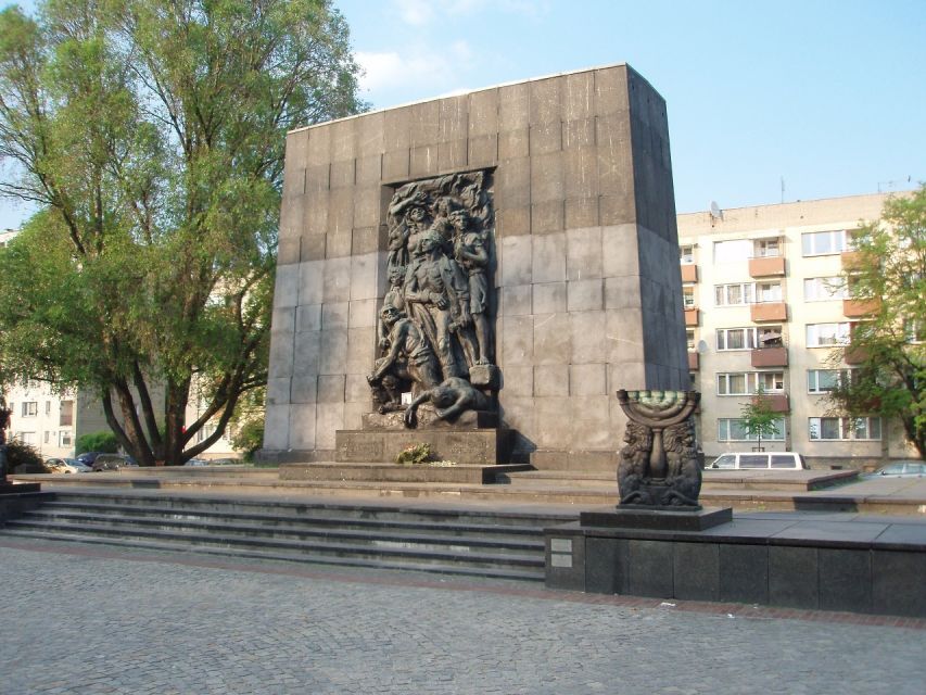 Warsaw Daily Jewish Ghetto Guided Tour with Jewish Cemetery - The Jewish Cemetery adds people and personalities