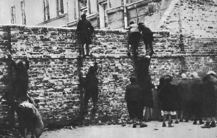 Warsaw Daily Jewish Ghetto Guided Tour with Jewish Cemetery - Practical details before you book