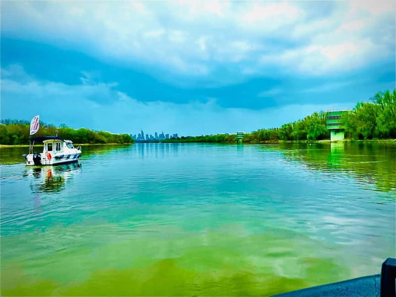Warsaw: Explore the Vistula on Its Longest Speedboat Route - Beaches, bridges, and the long run south