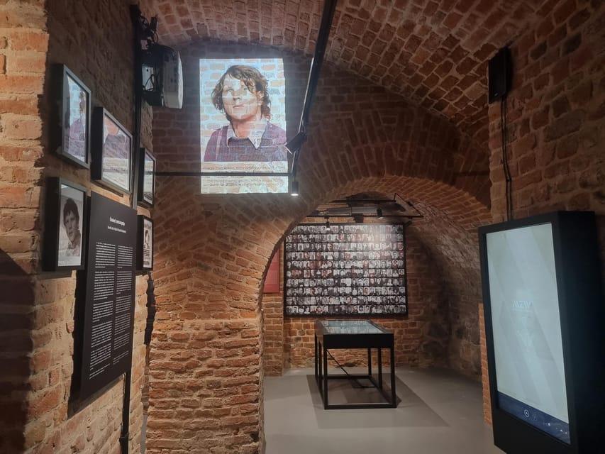 Warsaw: Guided tour of the Cold War Museum - Starting near Old Town Square