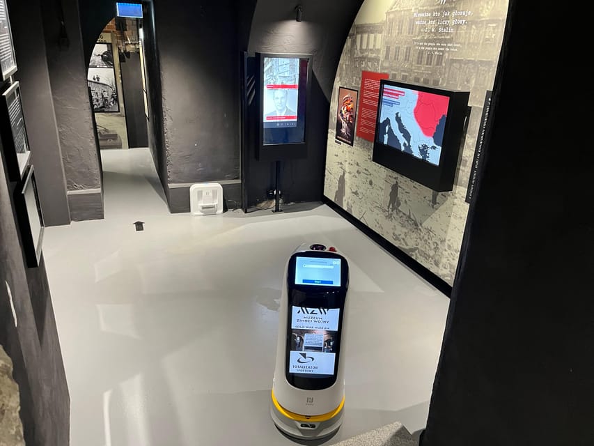 Warsaw: Guided tour of the Cold War Museum - How long the visit takes