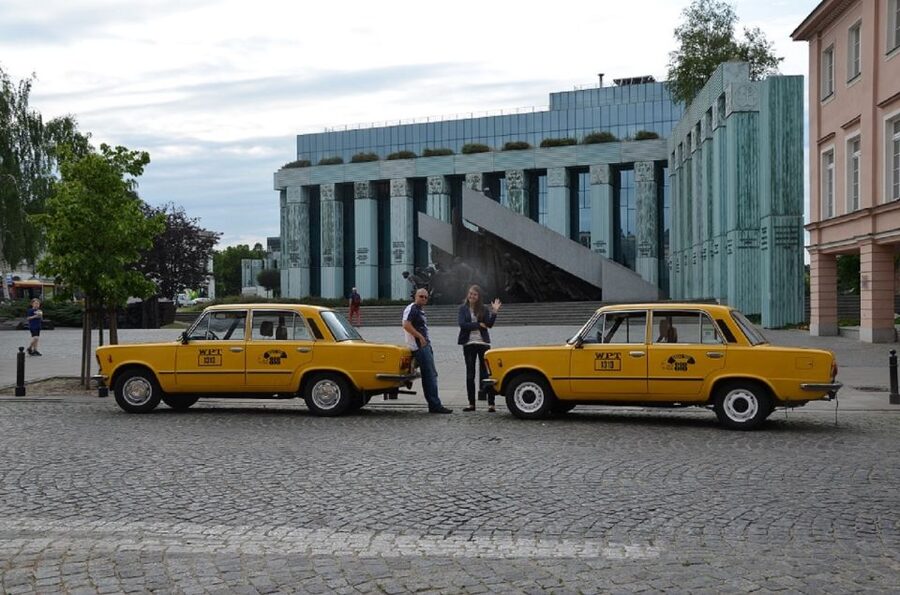 Warsaw: Historic Private Tour in Retro Fiat - Praga: surviving streets on the eastern side