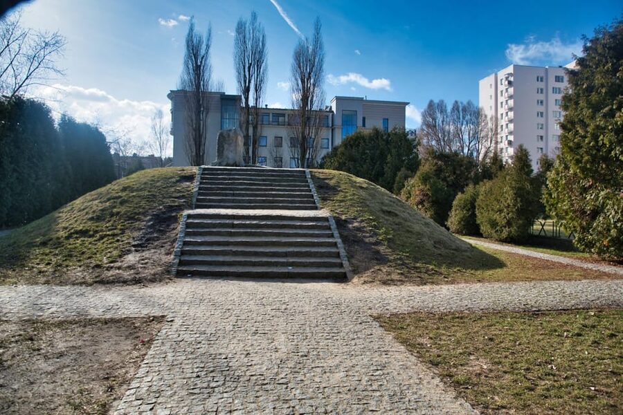 Warsaw: Jewish Heritage & Holocaust Walking Tour - From medieval settlement to the Jewish Enlightenment